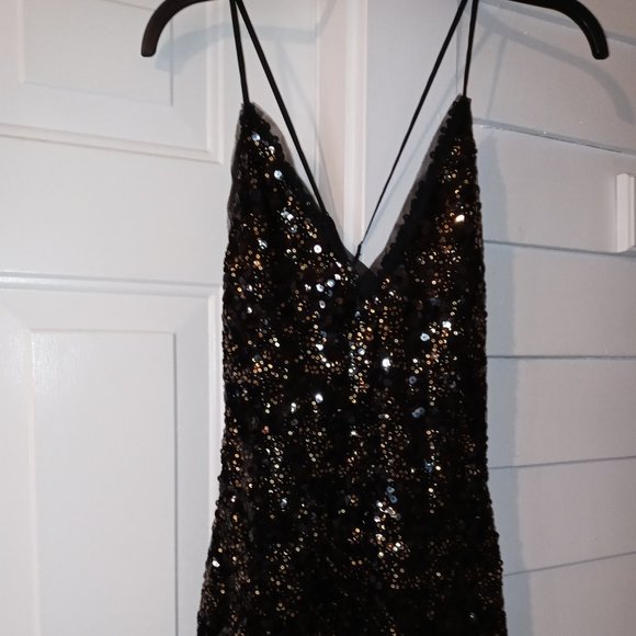 NBD Dresses & Skirts - NBD Black and Gold Sleeveless Sequin Mini Dress Size XS